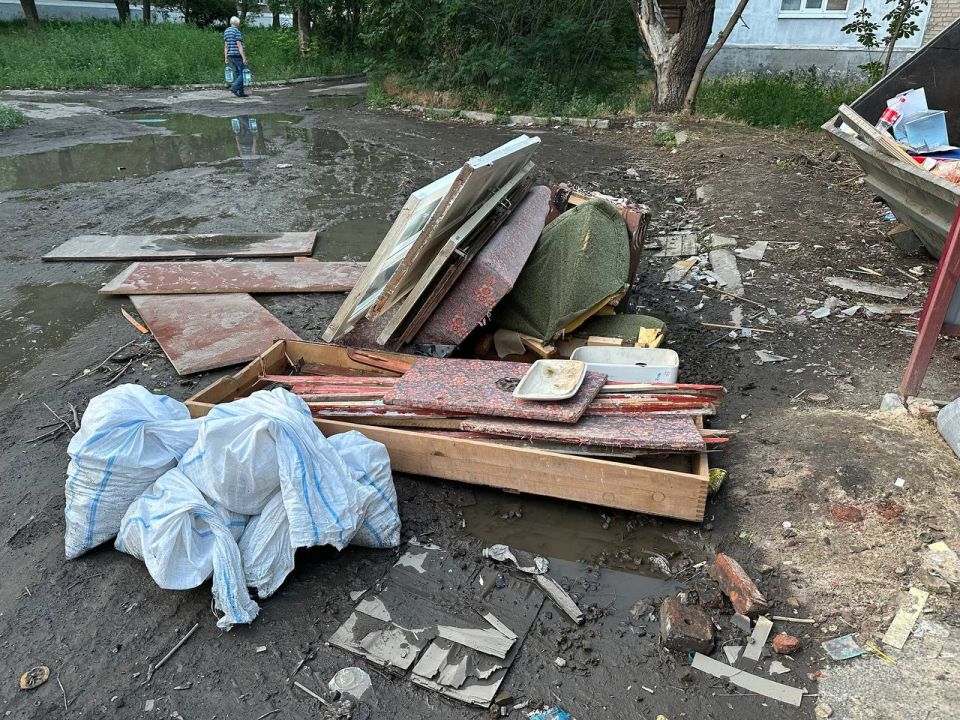 Андрей Рубанцов: Уважаемые ровенчане!. В который раз обращаюсь ко всем жителям нашего городского округа с призывом правильно утилизировать крупногабаритный мусор!!! Благоустройство и чистота во дворах ваших домов зависят от... Андрей Рубанцов: Уважаемые ровенчане!. В который раз обращаюсь ко всем жителям нашего городского округа с призывом правильно утилизировать крупногабаритный мусор!!! Благоустройство и чистота во дворах ваших домов зависят от...