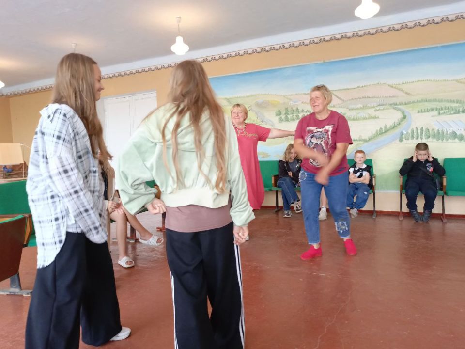 В доме культуры села Верхнебогдановка в предверии праздника Дня Молодёжи была проведена музыкальная развлекательная программа " Просим никого не скучать! " В доме культуры села Верхнебогдановка в предверии праздника Дня Молодёжи была проведена музыкальная развлекательная программа " Просим никого не скучать! "