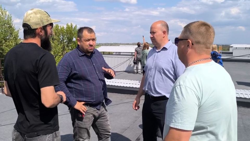 Капитальный ремонт четырёх кровель жилых домов тюменские строители завершили и передали управляющей компании Краснодонского округа Капитальный ремонт четырёх кровель жилых домов тюменские строители завершили и передали управляющей компании Краснодонского округа