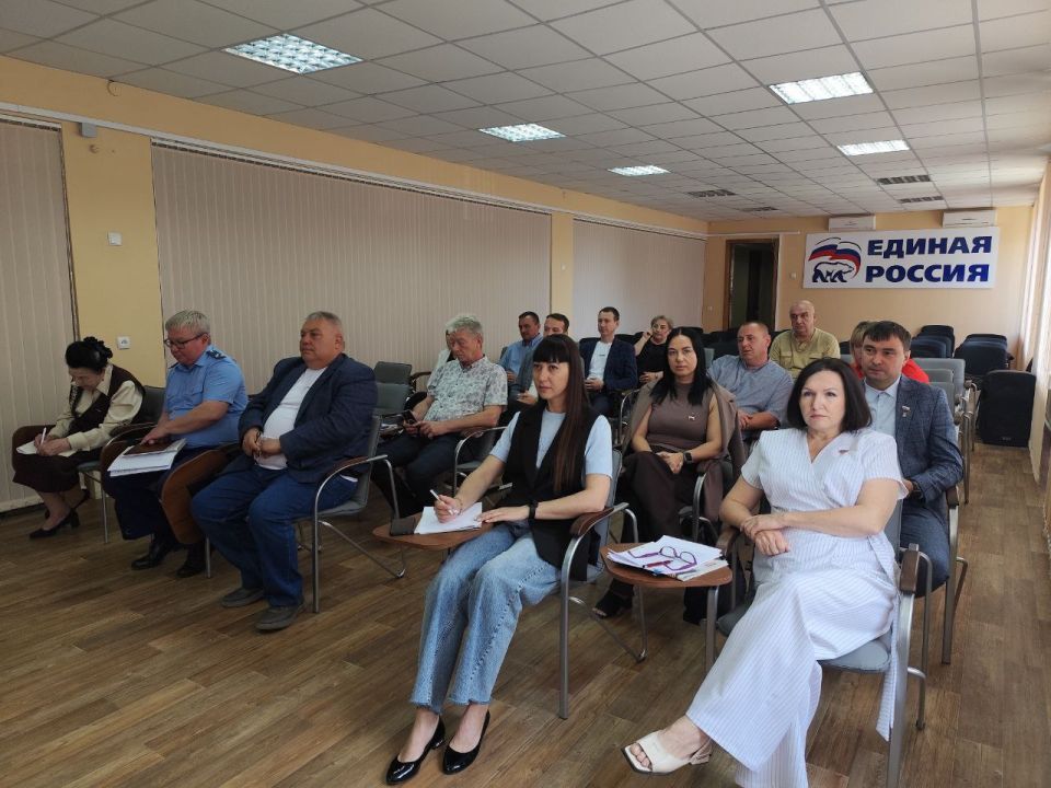 В Совете городского округа город Красный Луч состоялся депутатский час В Совете городского округа город Красный Луч состоялся депутатский час