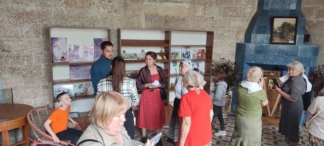 28 июня в «Музейно-туристическом комплексе «Парк и усадьба Казимира Мсциховского» прошла костюмированная экскурсия для гостей музея 28 июня в «Музейно-туристическом комплексе «Парк и усадьба Казимира Мсциховского» прошла костюмированная экскурсия для гостей музея