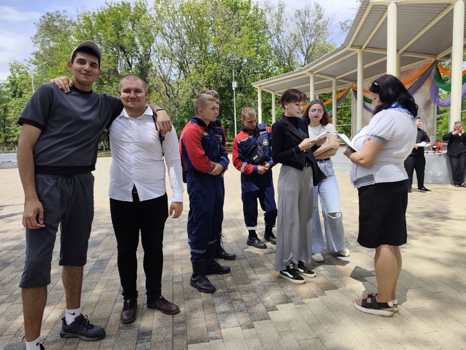 В Краснодоне прошел интерактивный квест для молодежи «Знай наших» В Краснодоне прошел интерактивный квест для молодежи «Знай наших»