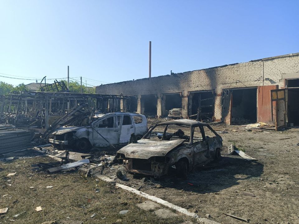 Бессмысленный террор ВСУ. Сегодня вооруженные формирования ВСУ нанесли удар по гражданской инфраструктуре села Троицкое в Луганской Народной Республике Бессмысленный террор ВСУ. Сегодня вооруженные формирования ВСУ нанесли удар по гражданской инфраструктуре села Троицкое в Луганской Народной Республике