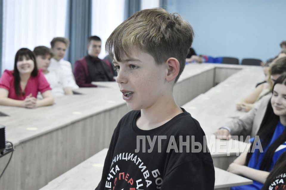 В Брянке прошла встреча главы муниципалитета с активными молодыми брянковчанами в рамках проекта «ГостСтарт.Диалог» В Брянке прошла встреча главы муниципалитета с активными молодыми брянковчанами в рамках проекта «ГостСтарт.Диалог»