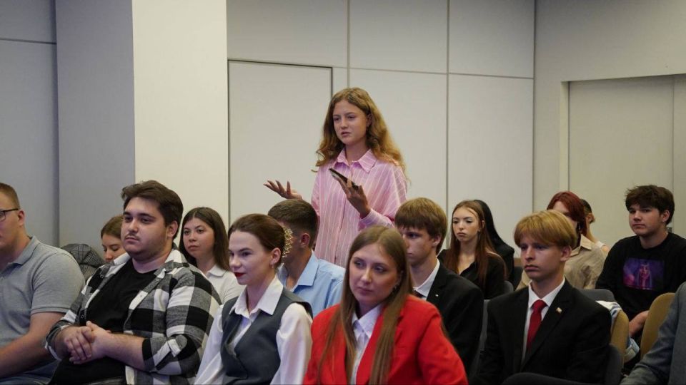 В Луганске состоялась встреча молодёжи с Председателем Совета городского округа муниципальное образование городской округ город Луганск Луганской Народной Республики Сергеем Цемкало! В Луганске состоялась встреча молодёжи с Председателем Совета городского округа муниципальное образование городской округ город Луганск Луганской Народной Республики Сергеем Цемкало!