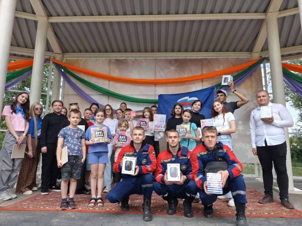 В Краснодоне прошел интерактивный квест для молодежи «Знай наших» В Краснодоне прошел интерактивный квест для молодежи «Знай наших»