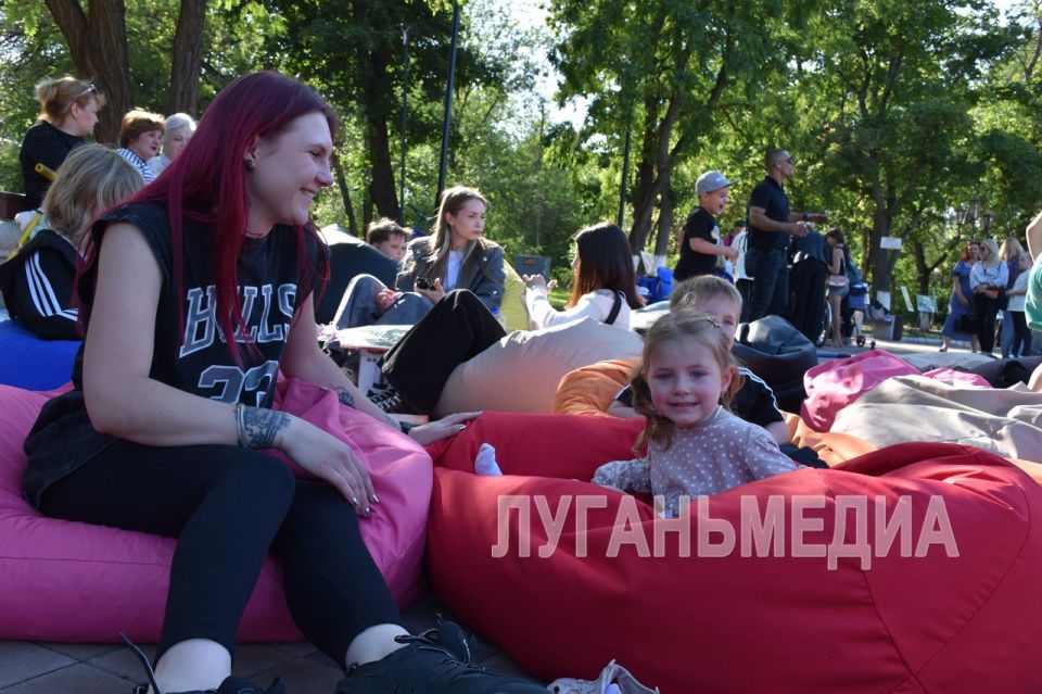 Алчевск отмечает День молодежи Алчевск отмечает День молодежи