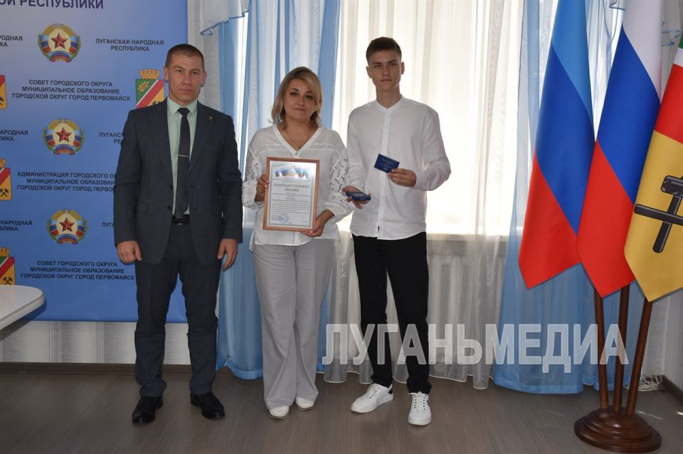 Глава Первомайского городского округа Сергей Колягин встретился с выпускниками-медалистами школ Глава Первомайского городского округа Сергей Колягин встретился с выпускниками-медалистами школ