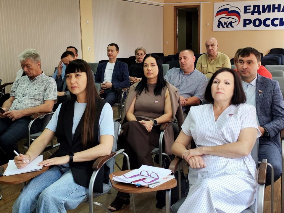 27 июня в Совете городского округа город Красный Луч состоялся депутатский час 27 июня в Совете городского округа город Красный Луч состоялся депутатский час