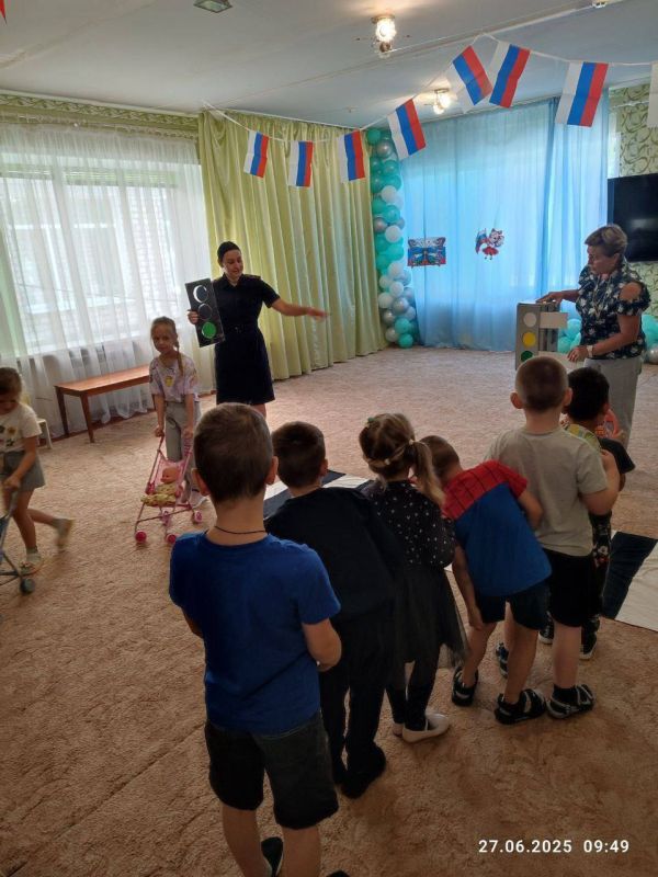С целью предупреждения детского дорожно-транспортного травматизма, автоинспекторы ОГИБДД ОМВД России "Станично-Луганский" организовали встречи с воспитанниками дошкольных учреждений С целью предупреждения детского дорожно-транспортного травматизма, автоинспекторы ОГИБДД ОМВД России "Станично-Луганский" организовали встречи с воспитанниками дошкольных учреждений