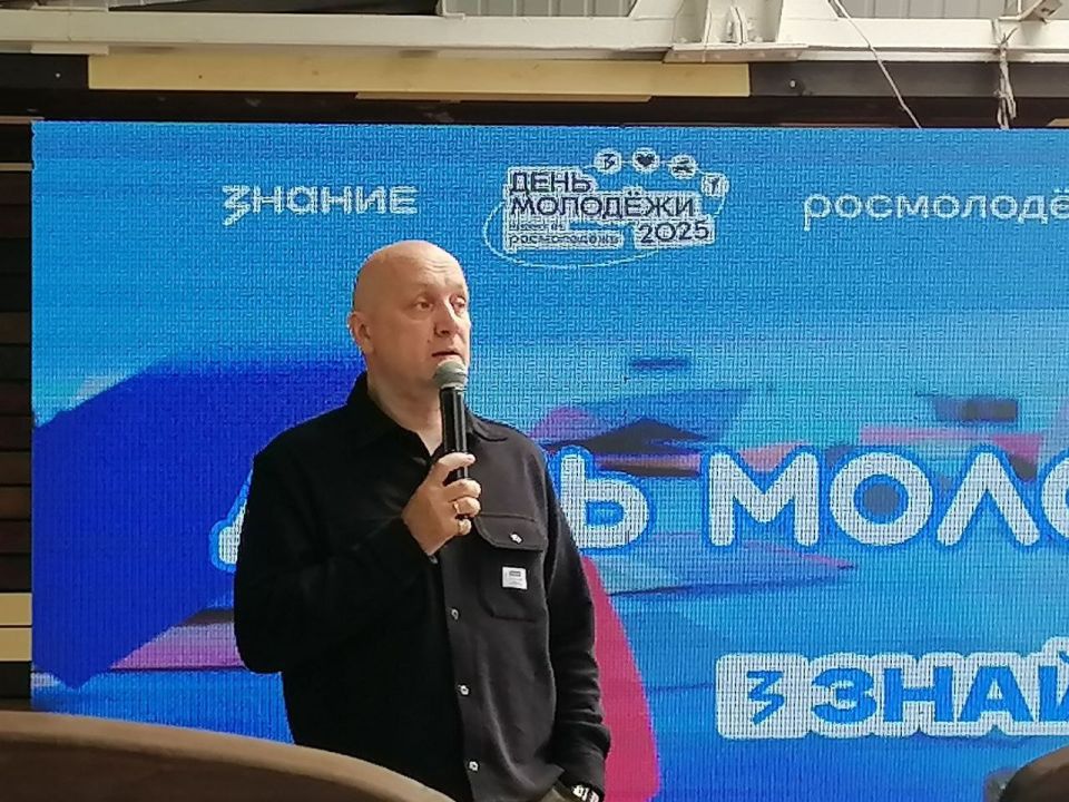 Школьники округа побывали на встрече с Захаром Прилепиным Школьники округа побывали на встрече с Захаром Прилепиным