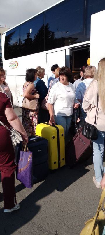49 педагогов из образовательных организаций, расположенных на территории Антрацитовского муниципального округа, сегодня отправились на курсы повышения квалификации в г. Ставрополь. Площадкой для проведения занятий станет... 49 педагогов из образовательных организаций, расположенных на территории Антрацитовского муниципального округа, сегодня отправились на курсы повышения квалификации в г. Ставрополь. Площадкой для проведения занятий станет...