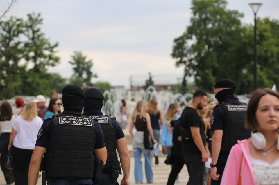 Правоохранители республики обеспечили охрану общественного порядка в День молодёжи Правоохранители республики обеспечили охрану общественного порядка в День молодёжи