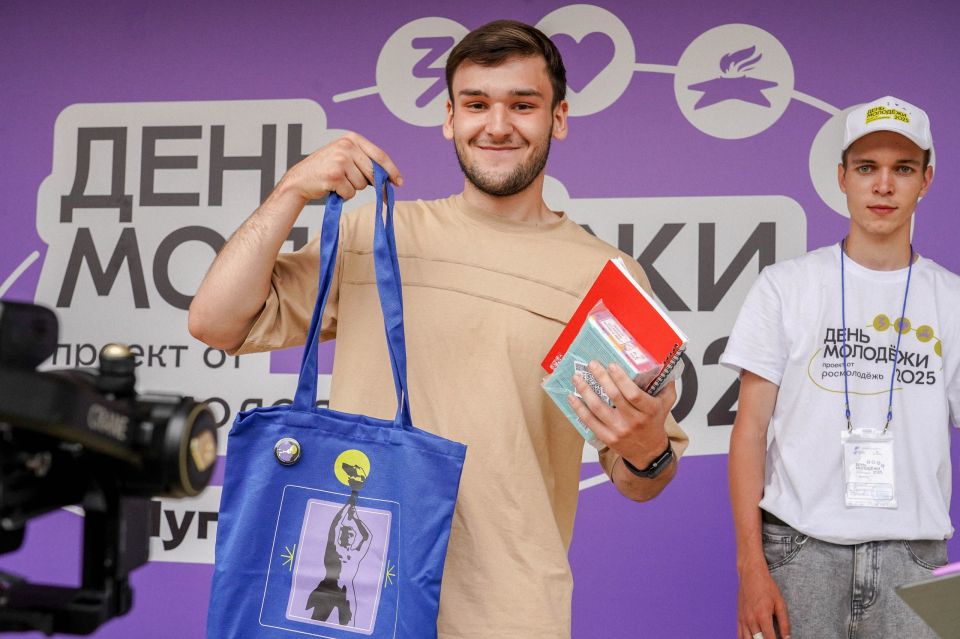На малой сцене тоже было шумно! На малой сцене тоже было шумно!