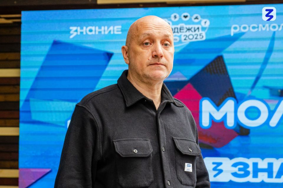 Захар Прилепин в лектории «Знания»: «Эти люди, их стойкость — и есть мои "Донбасские вечера"» Захар Прилепин в лектории «Знания»: «Эти люди, их стойкость — и есть мои "Донбасские вечера"»