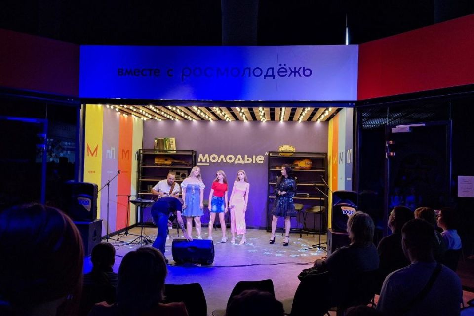 Концерт ВИА «Парадиз» добавил эмоций, погрузив зрителей в атмосферу живой рок музыки и творческого самовыражения Концерт ВИА «Парадиз» добавил эмоций, погрузив зрителей в атмосферу живой рок музыки и творческого самовыражения