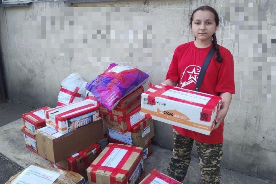 Школьники Хакасии продолжают помогать сверстникам из ЛНР Школьники Хакасии продолжают помогать сверстникам из ЛНР