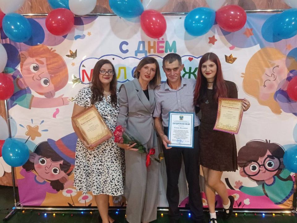ПРИМЕР ДЛЯ МОЛОДЫХ СЕРДЕЦ: СЕМЬЯ ЖИЛИНЫХ — 25 ЛЕТ СЧАСТЛИВОГО СОЮЗА ПРИМЕР ДЛЯ МОЛОДЫХ СЕРДЕЦ: СЕМЬЯ ЖИЛИНЫХ — 25 ЛЕТ СЧАСТЛИВОГО СОЮЗА