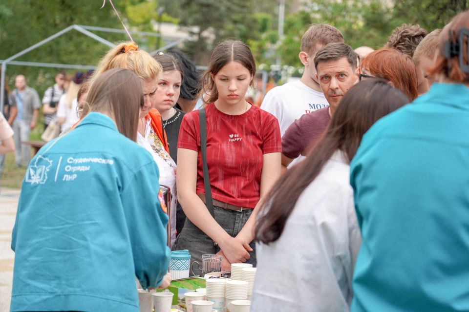 Здесь даже работу можно найти (окак) Здесь даже работу можно найти (окак)
