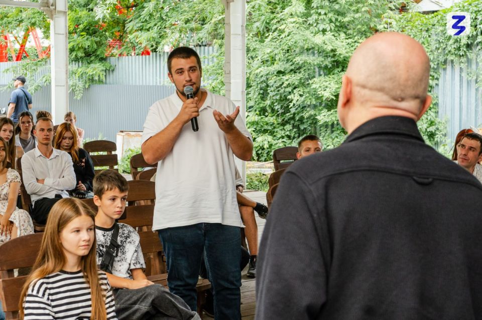 Захар Прилепин в лектории «Знания»: «Эти люди, их стойкость — и есть мои "Донбасские вечера"» Захар Прилепин в лектории «Знания»: «Эти люди, их стойкость — и есть мои "Донбасские вечера"»