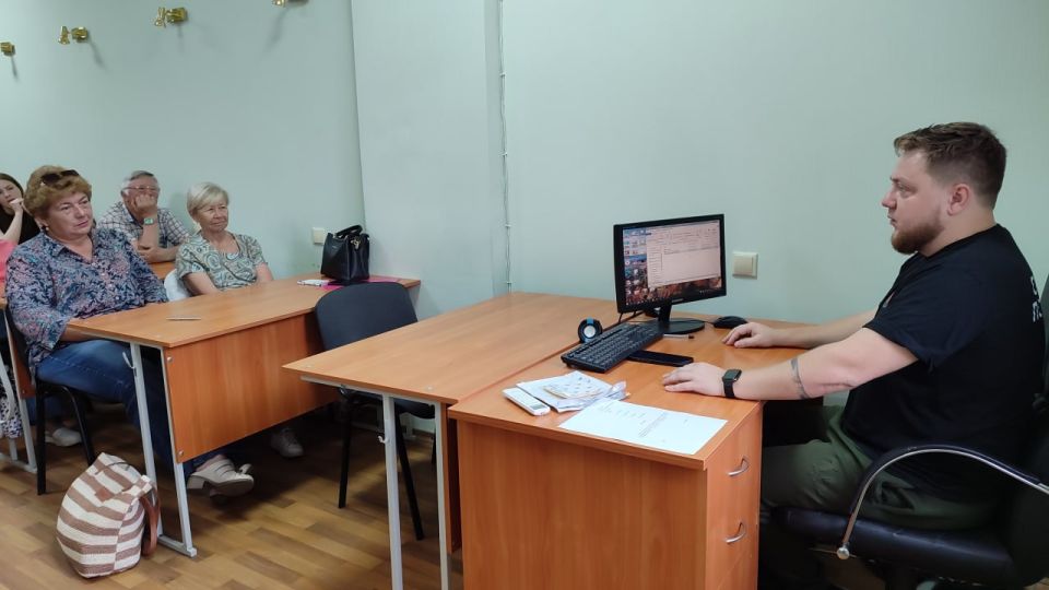Для педагогов Луганской школы искусств №2 специалисты Луганского центра медицины катастроф провели курс первой помощи Для педагогов Луганской школы искусств №2 специалисты Луганского центра медицины катастроф провели курс первой помощи
