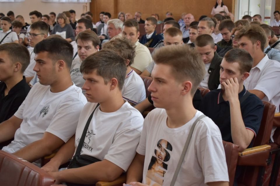 Стахановские единороссы чествовали героев Стахановские единороссы чествовали героев