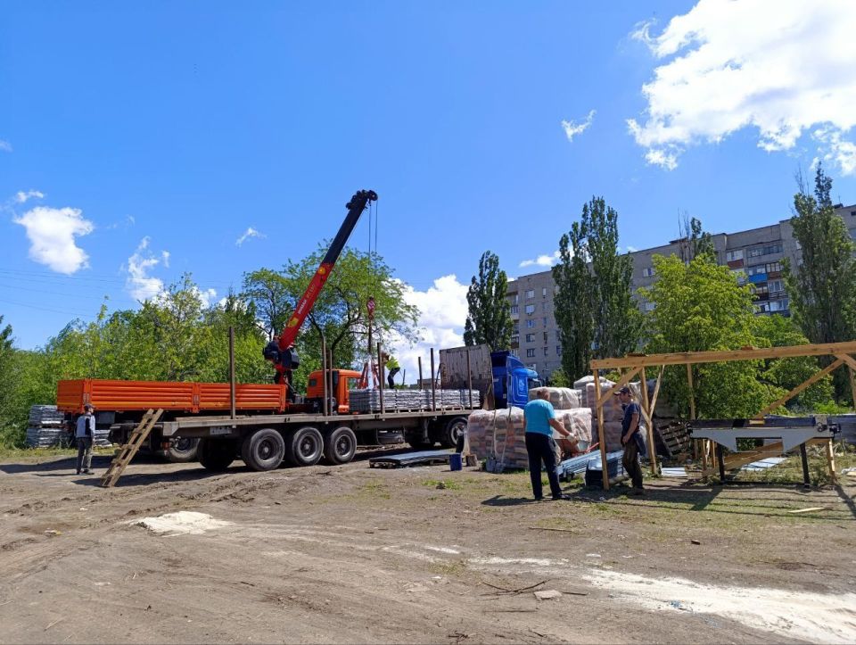 В Кировске продолжаются работы по реализации проекта благоустройства общественной территории «Сквер в городе Кировске, на улице Войкова» В Кировске продолжаются работы по реализации проекта благоустройства общественной территории «Сквер в городе Кировске, на улице Войкова»