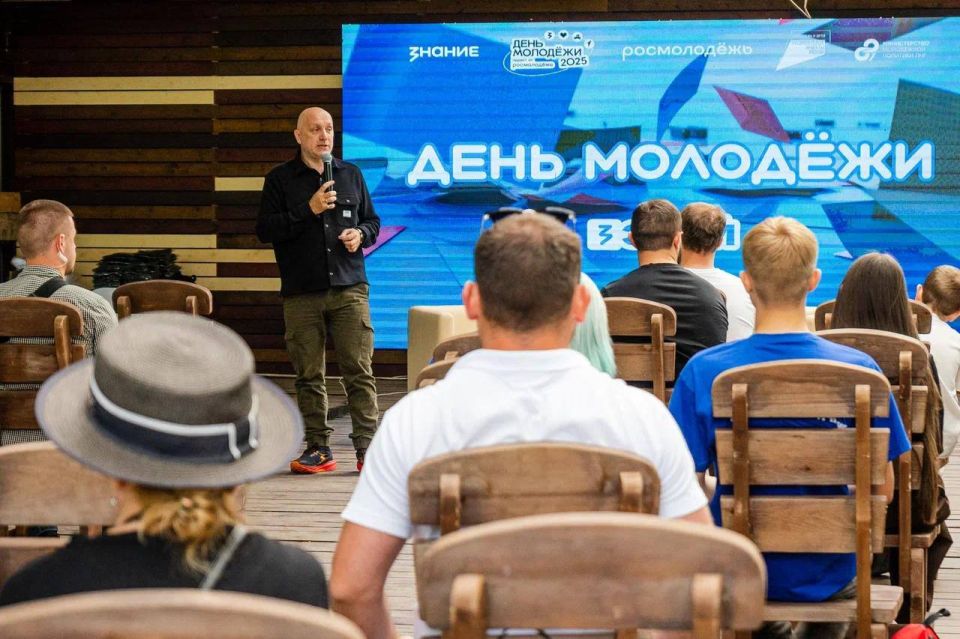 Захар Прилепин: Выступил в Луганске на День молодёжи Захар Прилепин: Выступил в Луганске на День молодёжи