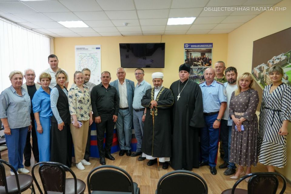 28 июня в Общественной палате ЛНР состоялось пленарное заседание ОП ЛНР с участием Сенатора РФ от ЛНР Бас Ольги Евгеньевны и депутата НС ЛНР Вокаловой Лины Анатольевны 28 июня в Общественной палате ЛНР состоялось пленарное заседание ОП ЛНР с участием Сенатора РФ от ЛНР Бас Ольги Евгеньевны и депутата НС ЛНР Вокаловой Лины Анатольевны