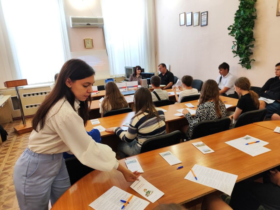 Славяносербская библиотека приняла участие во II федеральном этапе Всероссийской ярмарки трудоустройств «Работа России. Время возможностей» Славяносербская библиотека приняла участие во II федеральном этапе Всероссийской ярмарки трудоустройств «Работа России. Время возможностей»