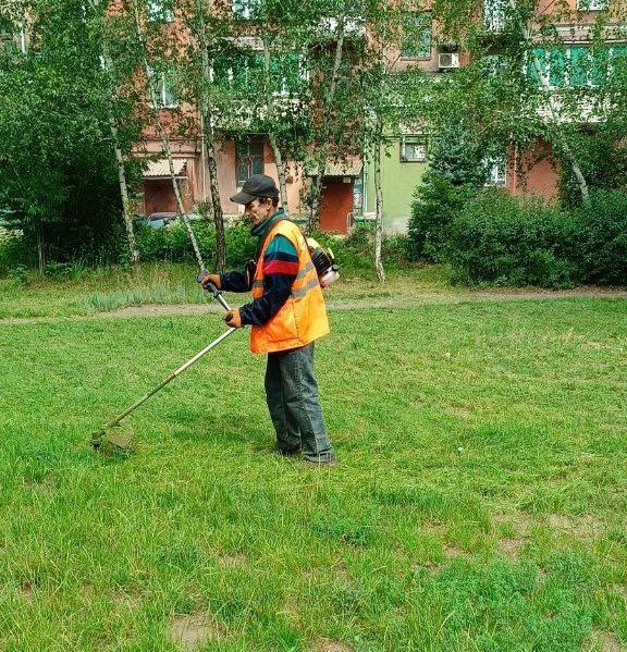 Коммунальные службы проводят работы на территории города Коммунальные службы проводят работы на территории города