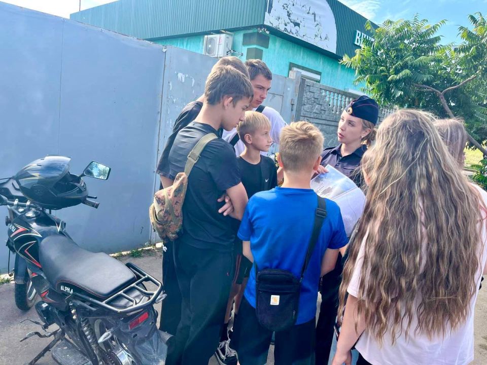 Сотрудники Центра ДиТН, ПБДД ГИБДД МВД по ЛНР провели беседы с «любителями» мототранспорта Сотрудники Центра ДиТН, ПБДД ГИБДД МВД по ЛНР провели беседы с «любителями» мототранспорта