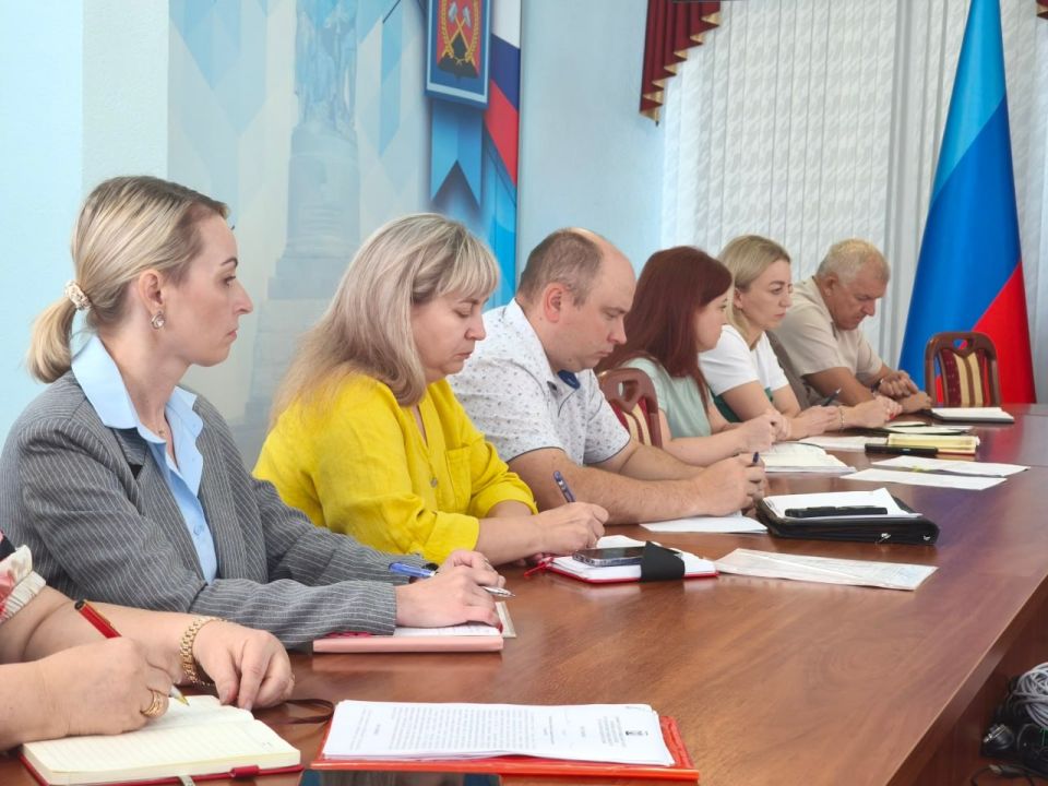 Сергей Козенко: Сегодня провел расширенное аппаратное совещание с руководителями структурных подразделений Администрации, начальниками отделов и управления, ответственных за жизнеобеспечение населенных пунктов округа Сергей Козенко: Сегодня провел расширенное аппаратное совещание с руководителями структурных подразделений Администрации, начальниками отделов и управления, ответственных за жизнеобеспечение населенных пунктов округа