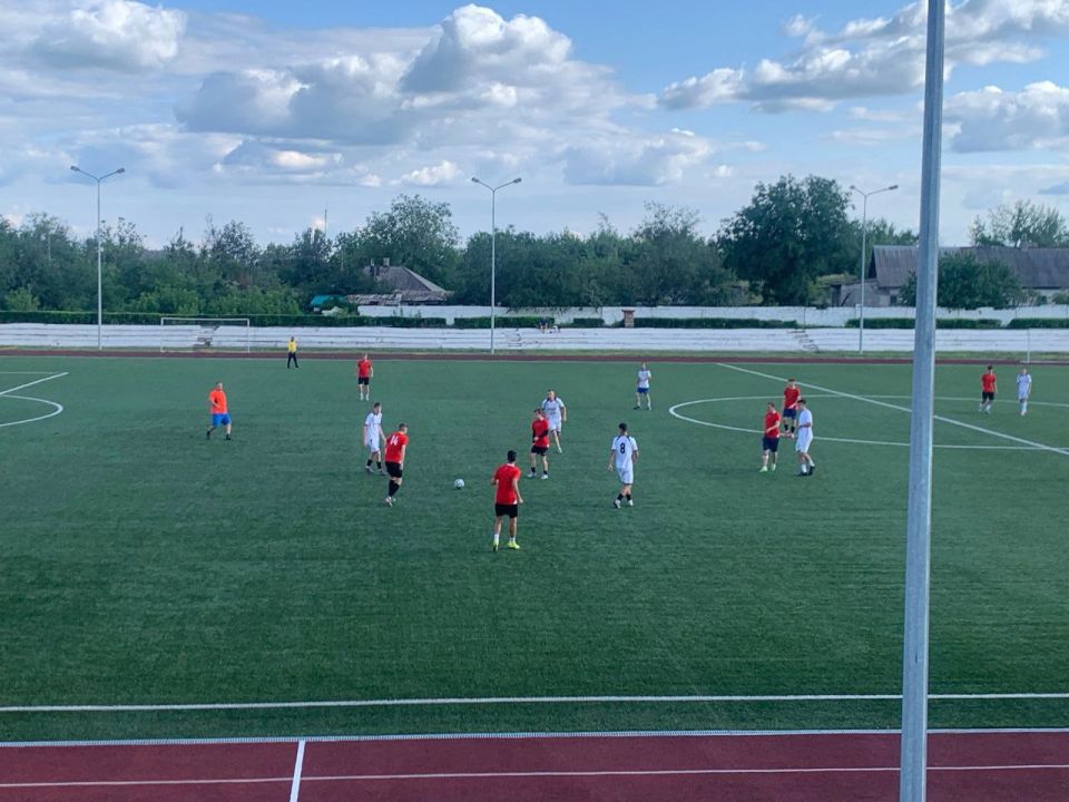 В Перевальске продолжаются игры открытого Первенства по футболу! В Перевальске продолжаются игры открытого Первенства по футболу!