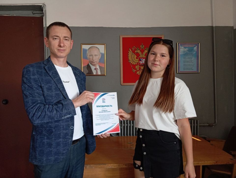 Единая Россия поблагодарила активистов МГЕР за добровольчество Единая Россия поблагодарила активистов МГЕР за добровольчество