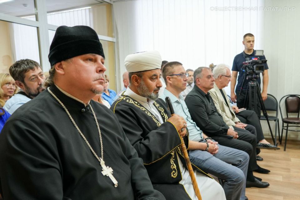 28 июня в Общественной палате ЛНР состоялось пленарное заседание ОП ЛНР с участием Сенатора РФ от ЛНР Бас Ольги Евгеньевны и депутата НС ЛНР Вокаловой Лины Анатольевны 28 июня в Общественной палате ЛНР состоялось пленарное заседание ОП ЛНР с участием Сенатора РФ от ЛНР Бас Ольги Евгеньевны и депутата НС ЛНР Вокаловой Лины Анатольевны