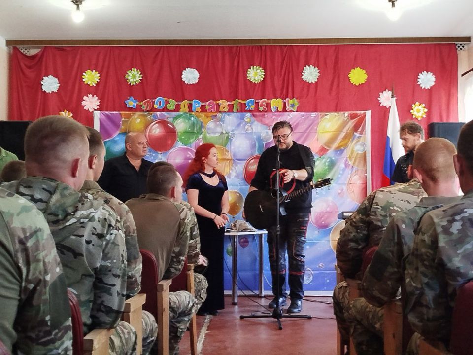 Нас водила молодость,. В сабельный поход! Нас водила молодость,. В сабельный поход!