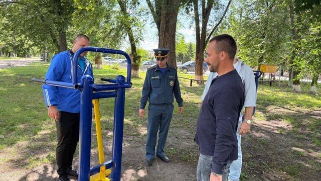 Инспекция МЧС России по Белокуракинскому району активно сотрудничает с партией «Единая Россия» и Администрацией Белокуракинского муниципального округа для обеспечения безопасности детей на игровой территории Инспекция МЧС России по Белокуракинскому району активно сотрудничает с партией «Единая Россия» и Администрацией Белокуракинского муниципального округа для обеспечения безопасности детей на игровой территории