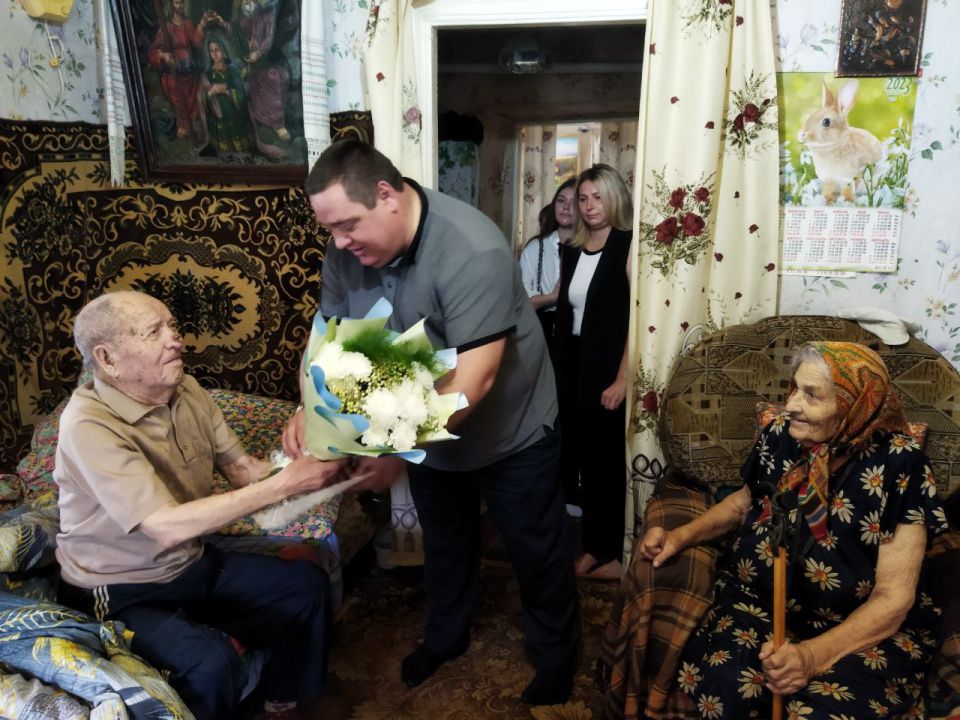 Свой 95 –летний юбилей отметил ровенчанин Лихоманов Тихон Ильич Свой 95 –летний юбилей отметил ровенчанин Лихоманов Тихон Ильич