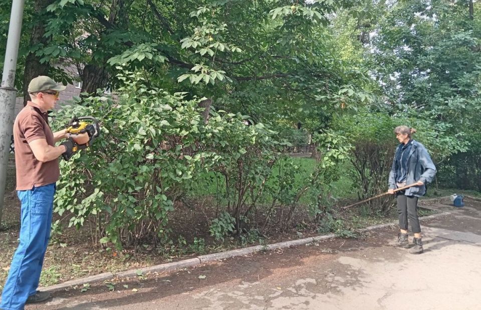 Коммунальные службы проводят работы на территории города Коммунальные службы проводят работы на территории города