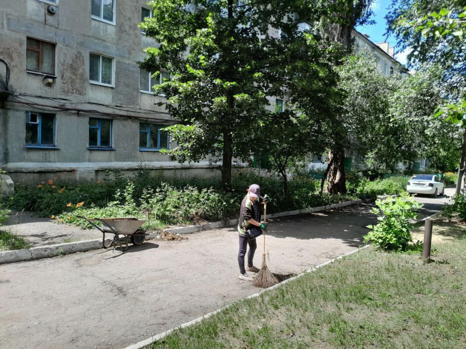 Виктория Сергеева: Коммунальщики в действии. В Кировске продолжается покос травы, а также уборка территории городского округа Виктория Сергеева: Коммунальщики в действии. В Кировске продолжается покос травы, а также уборка территории городского округа