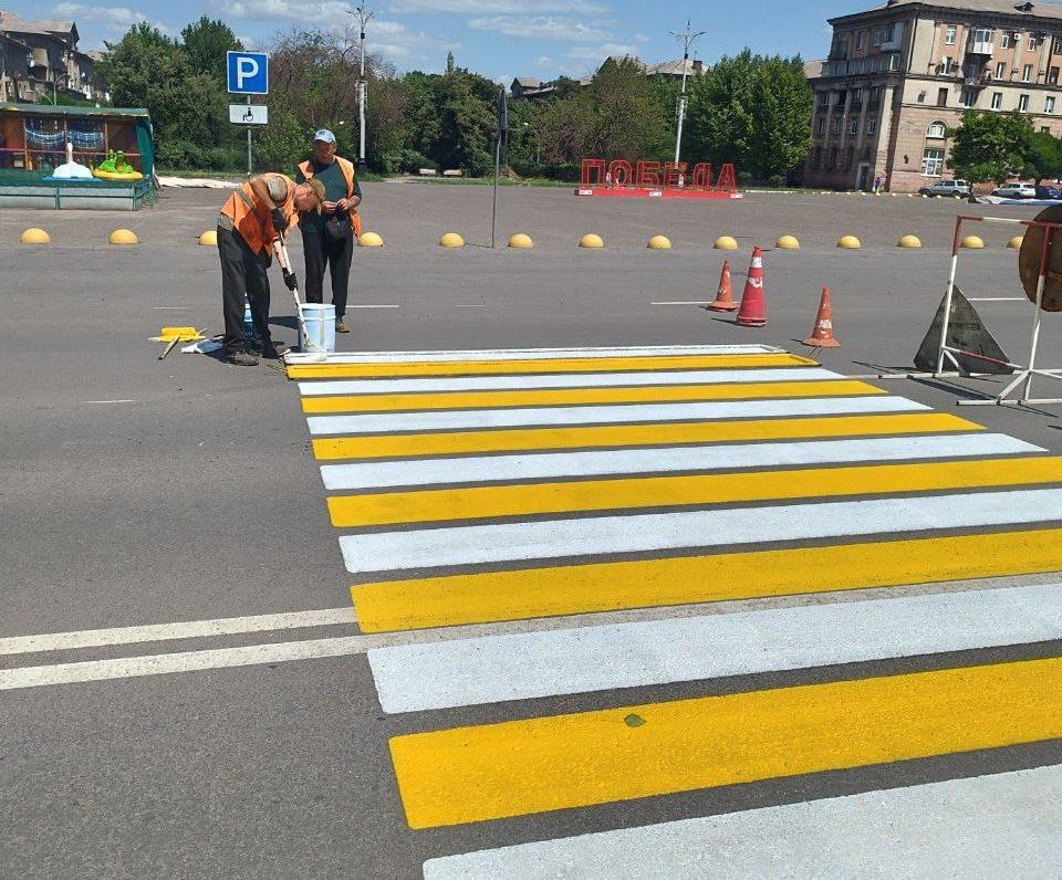 Коммунальные службы проводят работы на территории города Коммунальные службы проводят работы на территории города