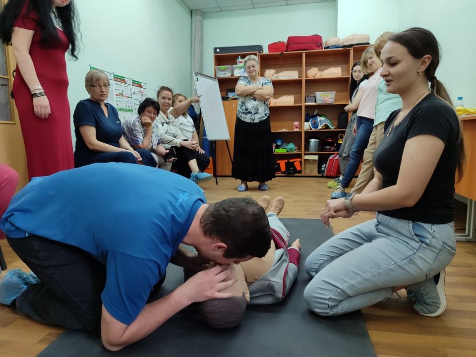 Для педагогов Луганской школы искусств №2 специалисты Луганского центра медицины катастроф провели курс первой помощи Для педагогов Луганской школы искусств №2 специалисты Луганского центра медицины катастроф провели курс первой помощи