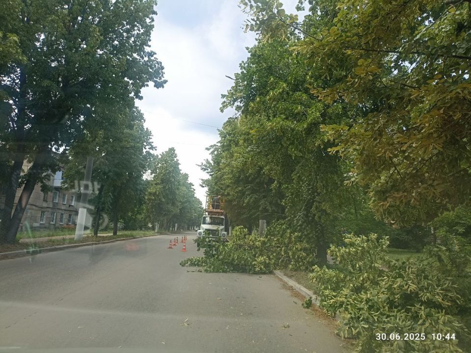 В Стаханове продолжаются работы по благоустройству В Стаханове продолжаются работы по благоустройству