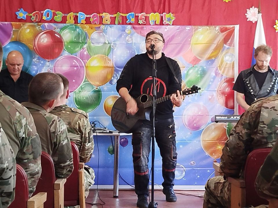 Нас водила молодость,. В сабельный поход! Нас водила молодость,. В сабельный поход!