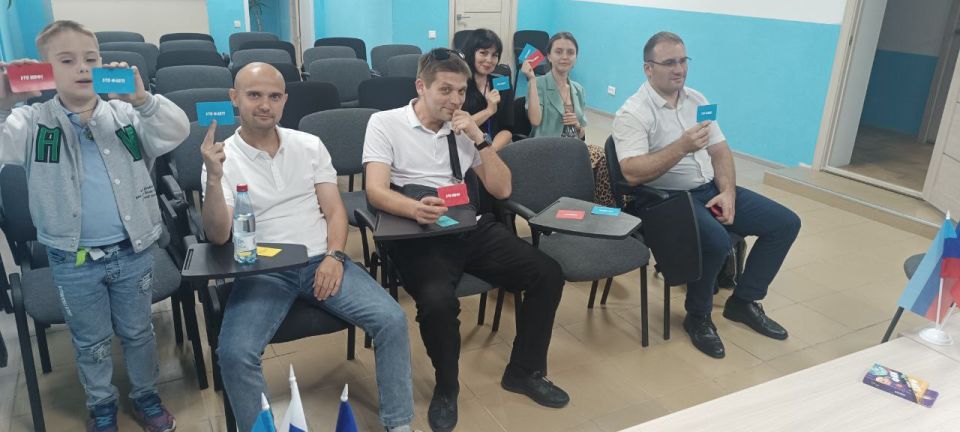 Рубежанские единороссы с участием членов Молодежной палаты при Совете городского округа муниципальное образование городской округ город Рубежное Луганской Народной Республики устроили интеллектуальный квиз для молодежи... Рубежанские единороссы с участием членов Молодежной палаты при Совете городского округа муниципальное образование городской округ город Рубежное Луганской Народной Республики устроили интеллектуальный квиз для молодежи...