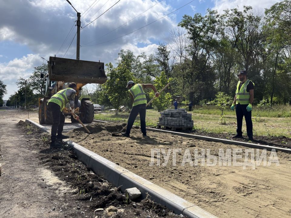 В Перевальске продолжаются ремонтные работы в парке имени Воровского В Перевальске продолжаются ремонтные работы в парке имени Воровского