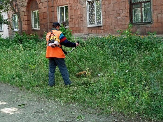 Коммунальные службы проводят работы на территории города Коммунальные службы проводят работы на территории города