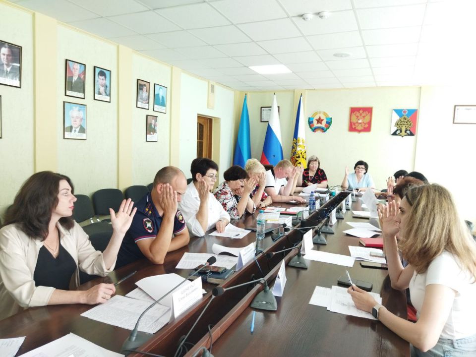 В Администрации городского округа город Ровеньки состоялось заседание городской комиссии по делам несовершеннолетних и защите их прав В Администрации городского округа город Ровеньки состоялось заседание городской комиссии по делам несовершеннолетних и защите их прав