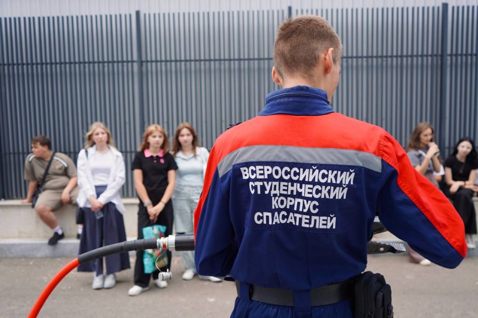 Безопасное лето. Как провести лето ярко, интересно и — главное — безопасно? Ответ знают инструкторы Луганского регионального отделения Всероссийского студенческого корпуса спасателей! В Доме молодежи ЛНР прошёл... Безопасное лето. Как провести лето ярко, интересно и — главное — безопасно? Ответ знают инструкторы Луганского регионального отделения Всероссийского студенческого корпуса спасателей! В Доме молодежи ЛНР прошёл...